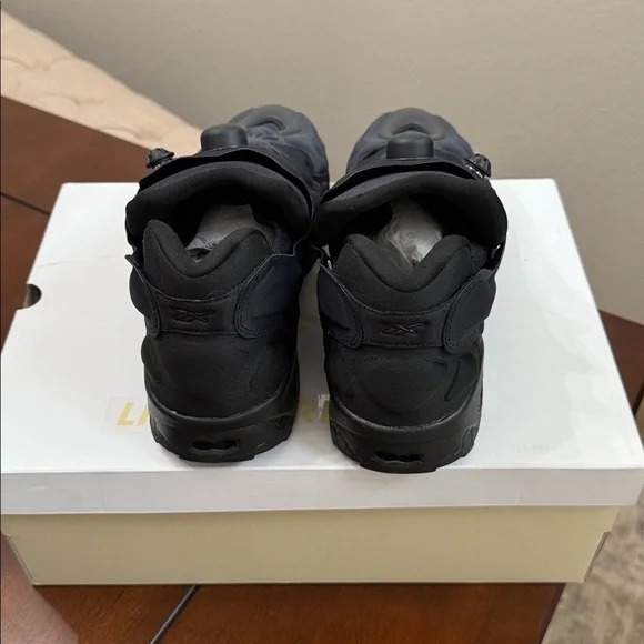 New in Box Reebok instapump limited release 10.5 Reebok instapump x Looney tunes Rare Limited edition size  main image 3